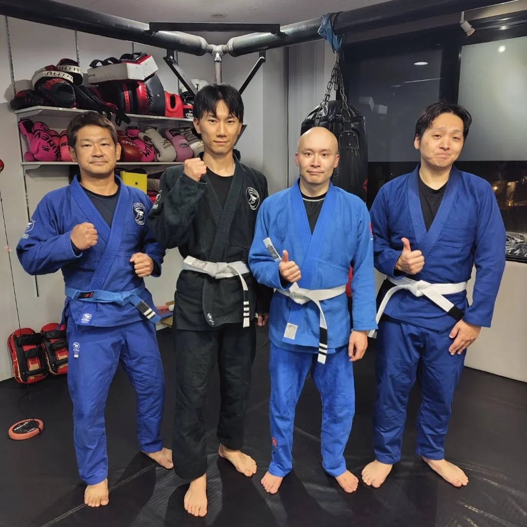 柔術を学ぶ選手たちの集合写真